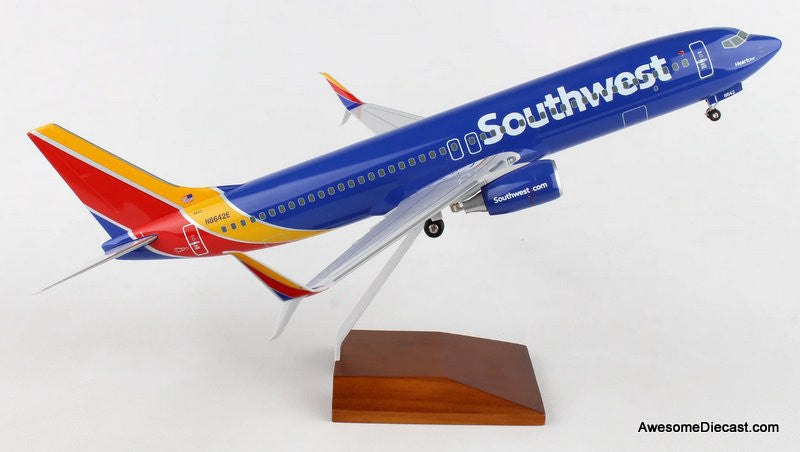 Boeing 737-800: South West Airlines (Reg #N8642E) 1:100 ABS Plastic Model Plane by Sky Marks