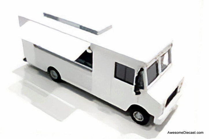 Grumman Olson Food Truck, White 1:64 Diecast Model Truck by American Diorama