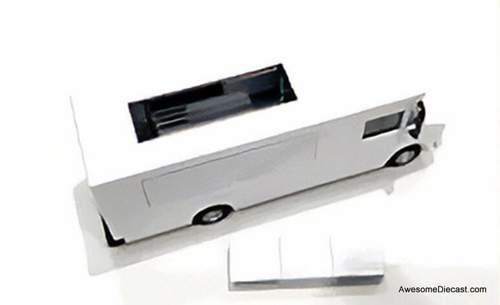 Grumman Olson Food Truck, White 1:64 Diecast Model Truck by American Diorama