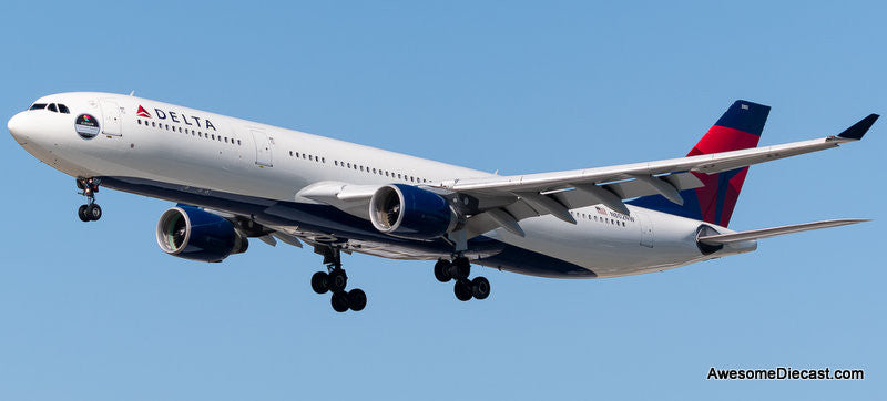 Airbus A330-323: Delta Air Lines (Reg #N802NW) w/Cirium Platinum Award Sticker 1:200 Diecast Model Plane by Inflight