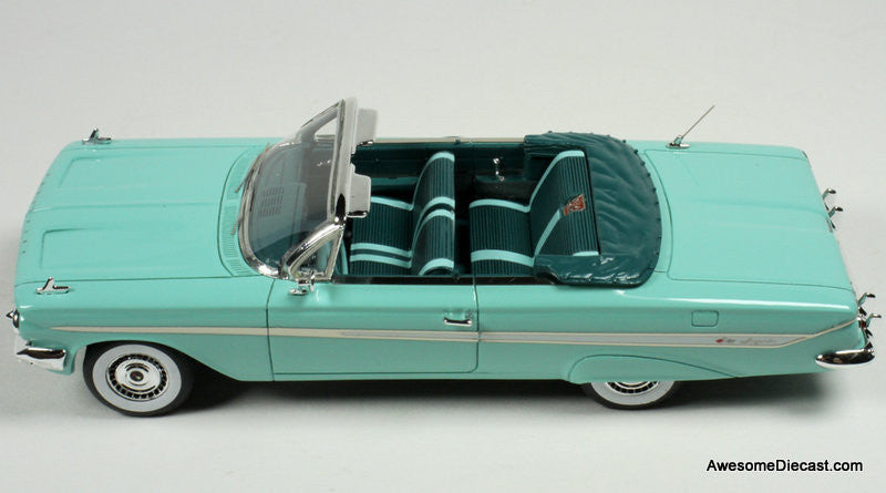 Goldvarg Collection 1:43 1961 Chevrolet Impala Convertible, Green