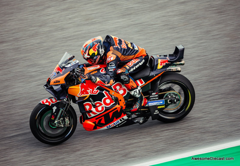 KTM RC16 Motor Cycle: Red Bull 1:18 Diecast Model Motor Cycle by Maisto
