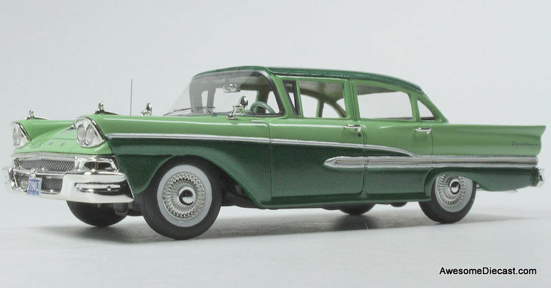 Goldvarg Collection 1:43 1958 Ford Custom 4 Door, Sea Spray Green/Silvertone Green