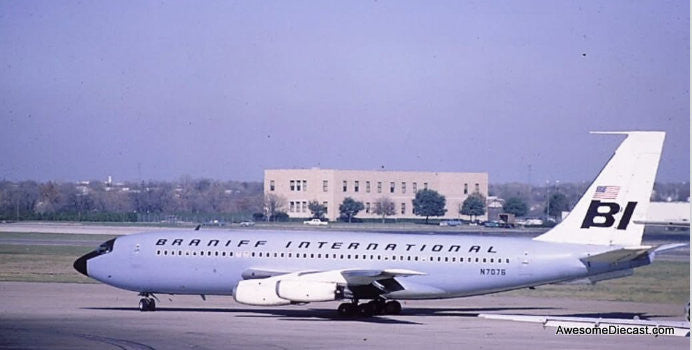 Boeing 720-027: Braniff International - Lavender Periwinkle Blue (Reg #N7076) 1:200 Diecast Model Plane by Inflight 200