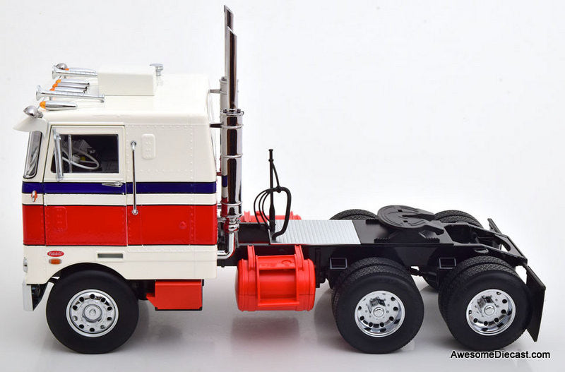 Road Kings 1:18 1977 Peterbilt Pacemaker, White/Red