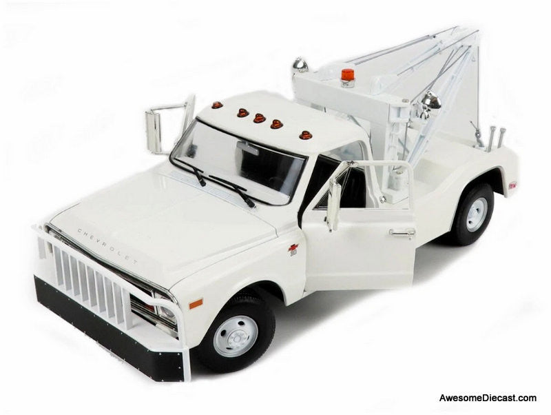1968 Chevrolet C-30 Dually Wrecker, White 1:18 Diecast Model Truck by Greenlight