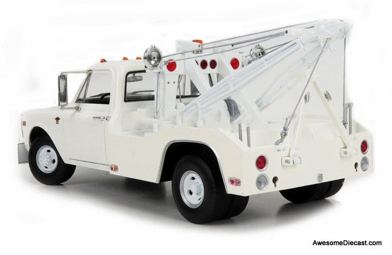 1968 Chevrolet C-30 Dually Wrecker, White 1:18 Diecast Model Truck by Greenlight