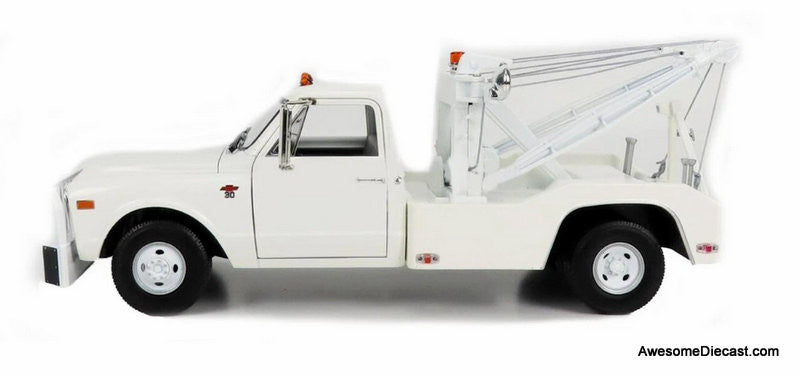 1968 Chevrolet C-30 Dually Wrecker, White 1:18 Diecast Model Truck by Greenlight