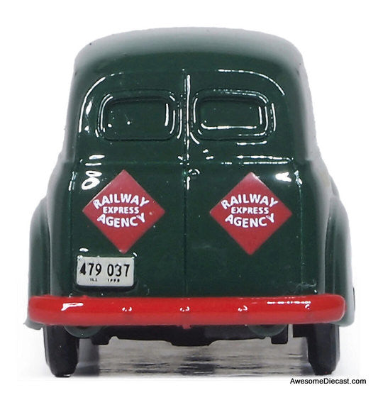1950 Chevrolet 3100 Panel Van, Green: Railway Express Agency 1:87 Diecast Model Truck by Oxford Diecast