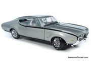 1968 Oldsmobile Cutlass Hurst, Silver (White Interior) 1:18 Diecast Model Car by Auto World