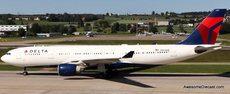 Airbus A330-200 Delta Airlines (Reg #N852NW) 1:400 Diecast Model Plane by Gemini Jets