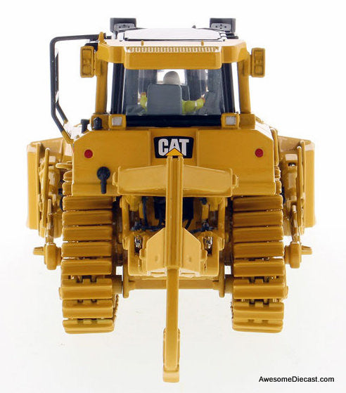 Diecast Masters 1:50 Caterpillar D8T Track Type Tractor with 8U Blade