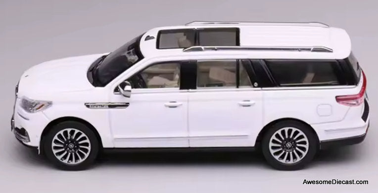 Lincoln Navigator SUV, White 1:64 Diecast Model Car by WTX