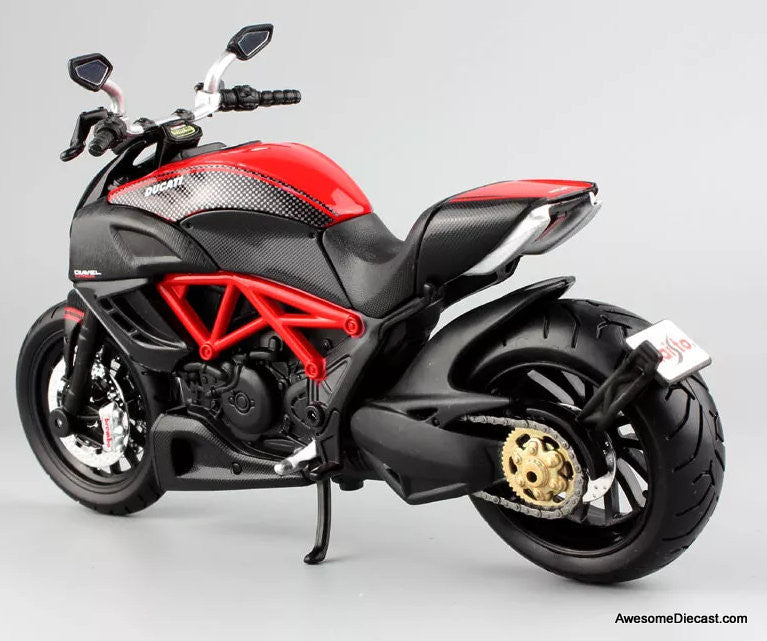 Ducati Diavel, Carbon Black/Red 1:12 Diecast Model Motorcycle by Maisto