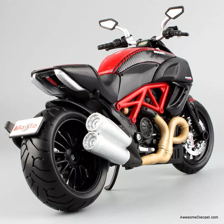 Ducati Diavel, Carbon Black/Red 1:12 Diecast Model Motorcycle by Maisto