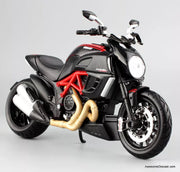 Ducati Diavel, Carbon Black/Red 1:12 Diecast Model Motorcycle by Maisto