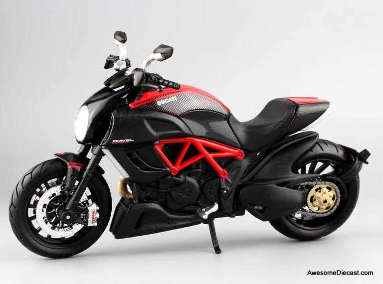 Ducati Diavel, Carbon Black/Red 1:12 Diecast Model Motorcycle by Maisto