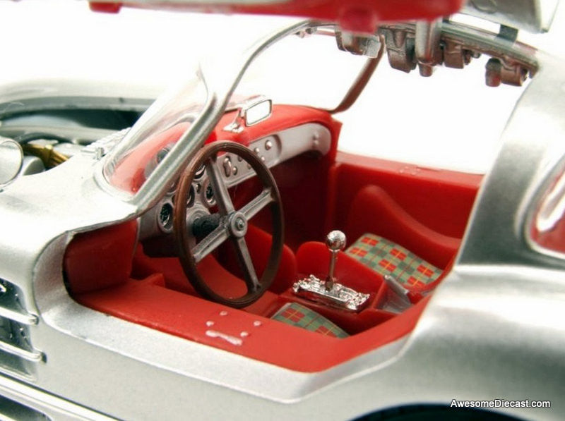 Mercedes-Benz 300 SLR Coupe "Uhlenhaut", Silver 1:18 Diecast Model Car by Maisto