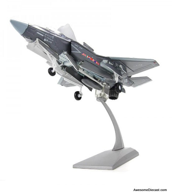 Flight Deck Models 1:72 Lockheed Martin F-35B Lightning 11: US Navy 2009, Air Test And Evaluation Squadron 23 "Salty Dogs"