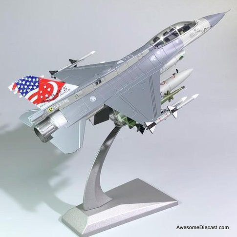 Flight Deck Models 1:72 General Dynamics F-16D Fighting Falcon: 425th Fighter Squadron (Best Of Both Worlds)
