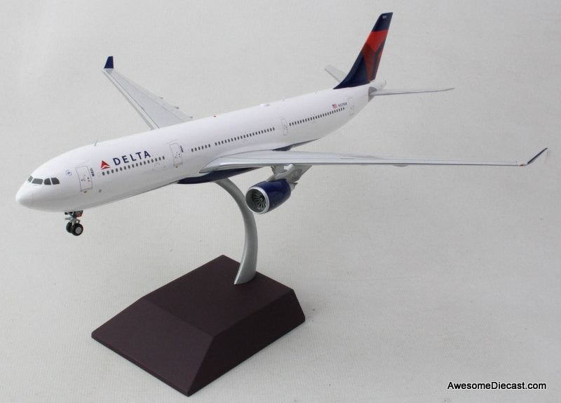 Airbus A330-300 Delta Airlines (Reg #N829NW) 1:200 Diecast Model Plane by Gemini 200