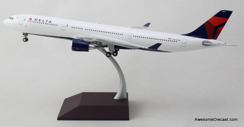 Airbus A330-300 Delta Airlines (Reg #N829NW) 1:200 Diecast Model Plane by Gemini 200