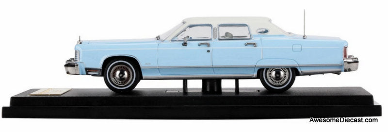 1979 Lincoln Continental Town Car, Wedgewood Blue 1:64 Diecast Model Car by Sun Star