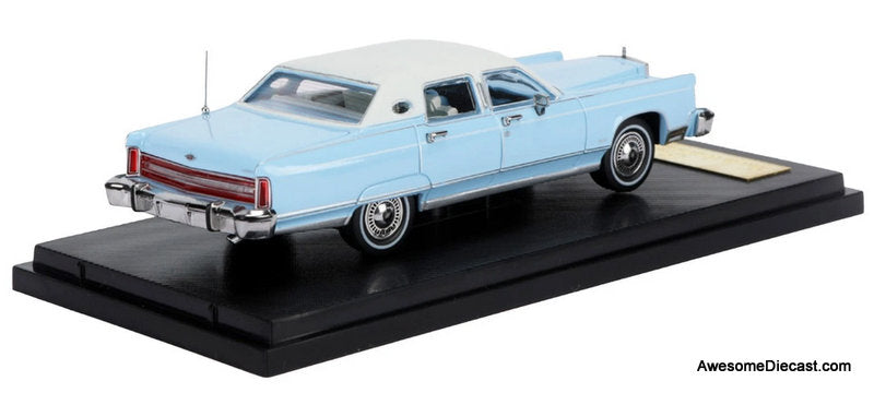1979 Lincoln Continental Town Car, Wedgewood Blue 1:64 Diecast Model Car by Sun Star