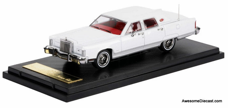 1979 Lincoln Continental Town Car, White 1:64 Diecast Model Car by Sun Star