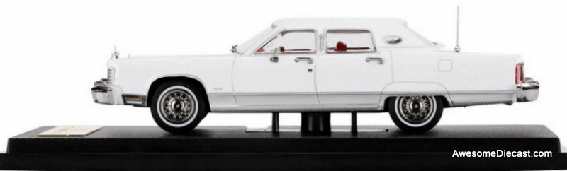1979 Lincoln Continental Town Car, White 1:64 Diecast Model Car by Sun Star