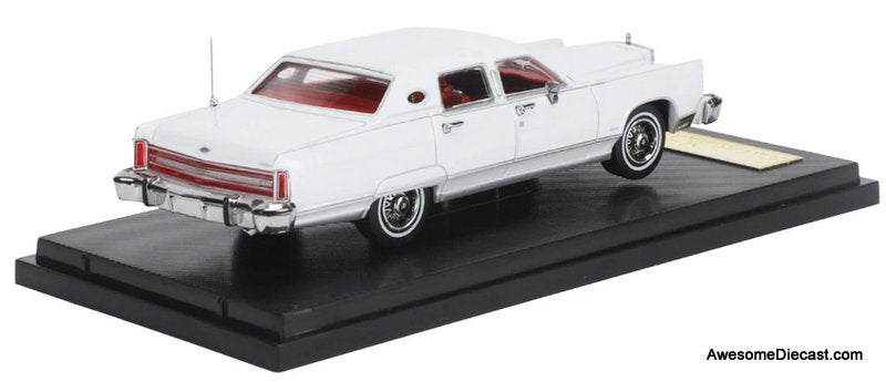 1979 Lincoln Continental Town Car, White 1:64 Diecast Model Car by Sun Star