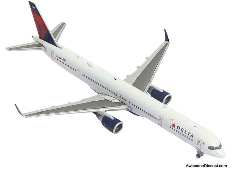 Boeing 757-300: Delta Airlines (Reg #N595NW) 1:200 Diecast Model Plane by Gemini 200