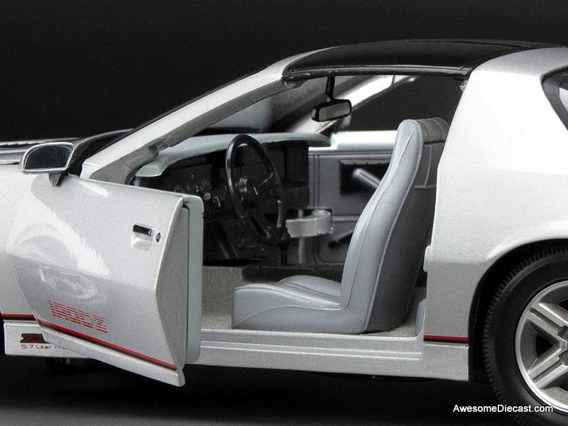 1985 Chevrolet Camaro IROC-Z, Silver 1:18 Diecast Model Car by Sun