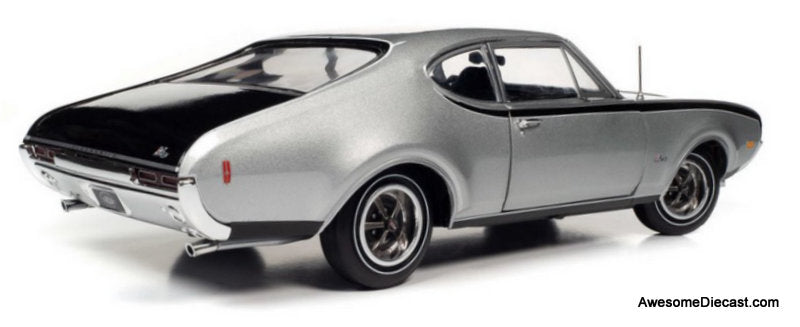 1968 Oldsmobile Cutlass Hurst, Silver 1:18 Diecast Model Car by Auto World