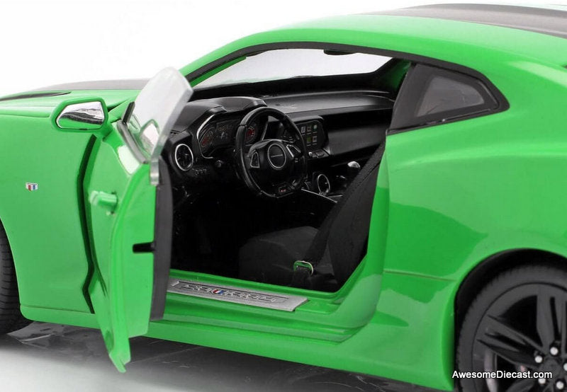 2017 Chevrolet Camaro SS, Green 1:18 Diecast Model Car by Auto World