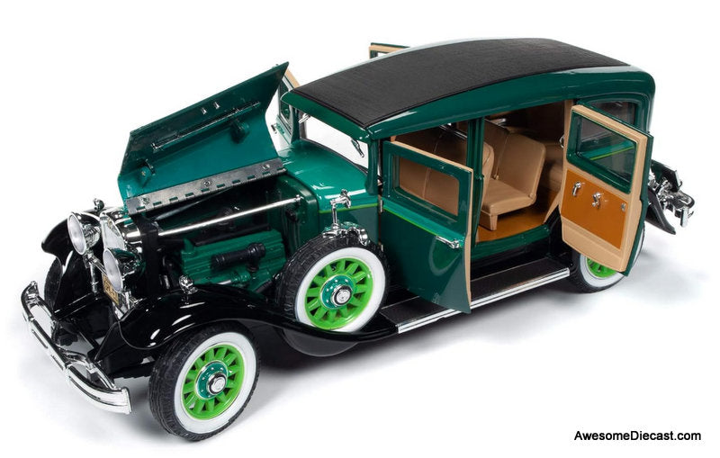 1931 Peerless Master 8 Sedan, Dark Green 1:18 Diecast Model Car by Auto World