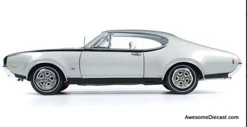 1968 Oldsmobile Cutlass Hurst, Silver (White Interior) 1:18 Diecast Model Car by Auto World