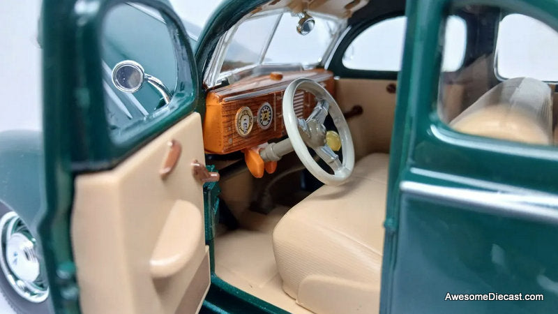 1939 Ford Deluxe, Green 1:18 Diecast Model Car by Maisto