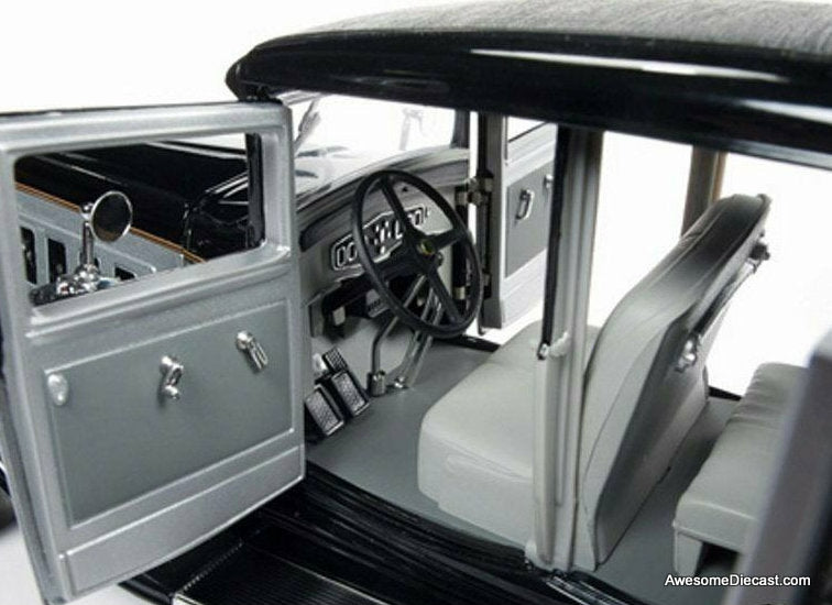 1931 Peerless Master 8 Sedan, Black/Silver 1:18 Diecast Model Car by Auto World