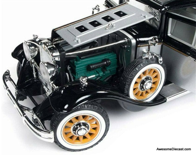 1931 Peerless Master 8 Sedan, Black/Silver 1:18 Diecast Model Car by Auto World