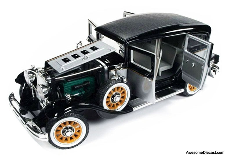 1931 Peerless Master 8 Sedan, Black/Silver 1:18 Diecast Model Car by Auto World