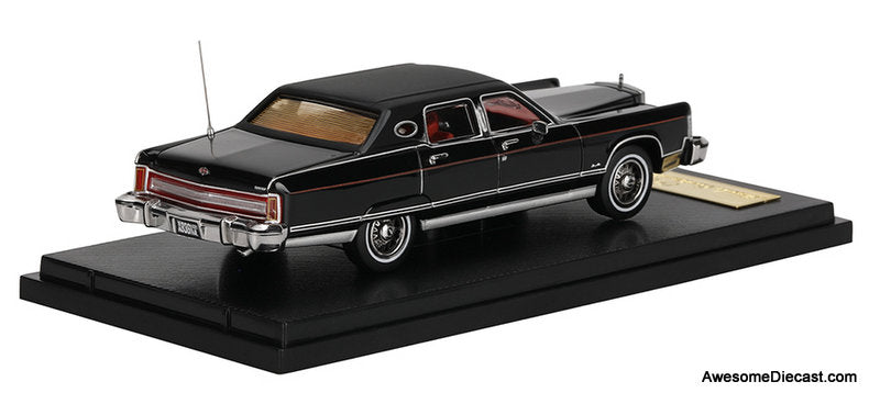 1979 Lincoln Continental Town Car, Black 1:64 Diecast Model Car by Sun Star