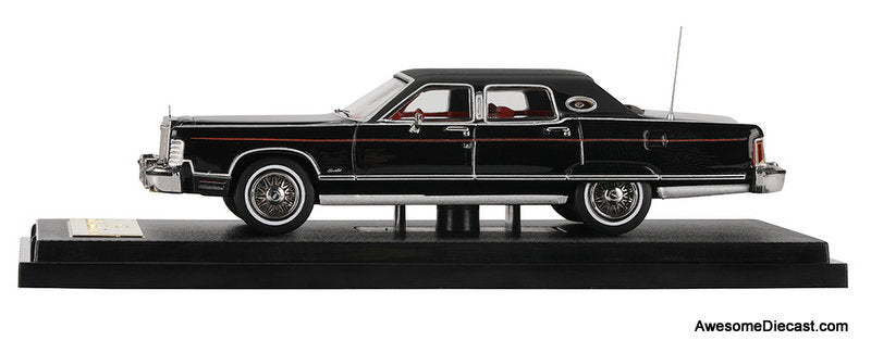 1979 Lincoln Continental Town Car, Black 1:64 Diecast Model Car by Sun Star