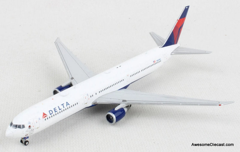 Boeing 767-400 Delta Airlines (Reg #N482MH) "Vince Dooley" 1:200 Diecast Model Plane by Gemini 200