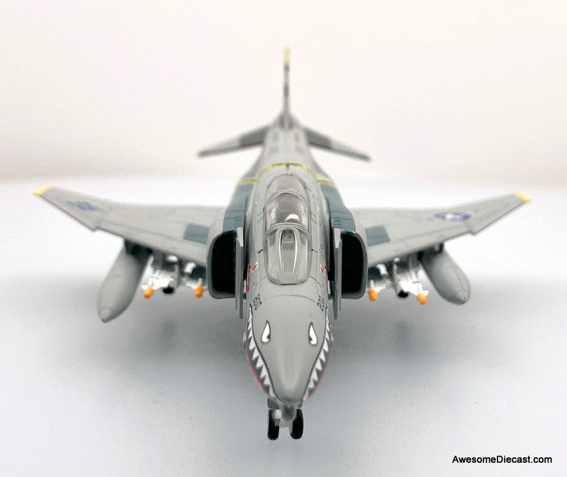 Flight Deck Models 1:100 McDonnell Douglas F-4C Phantom: USS Roosevelt "Jolly Rogers" (Fantasy Shark Mouth Scheme)
