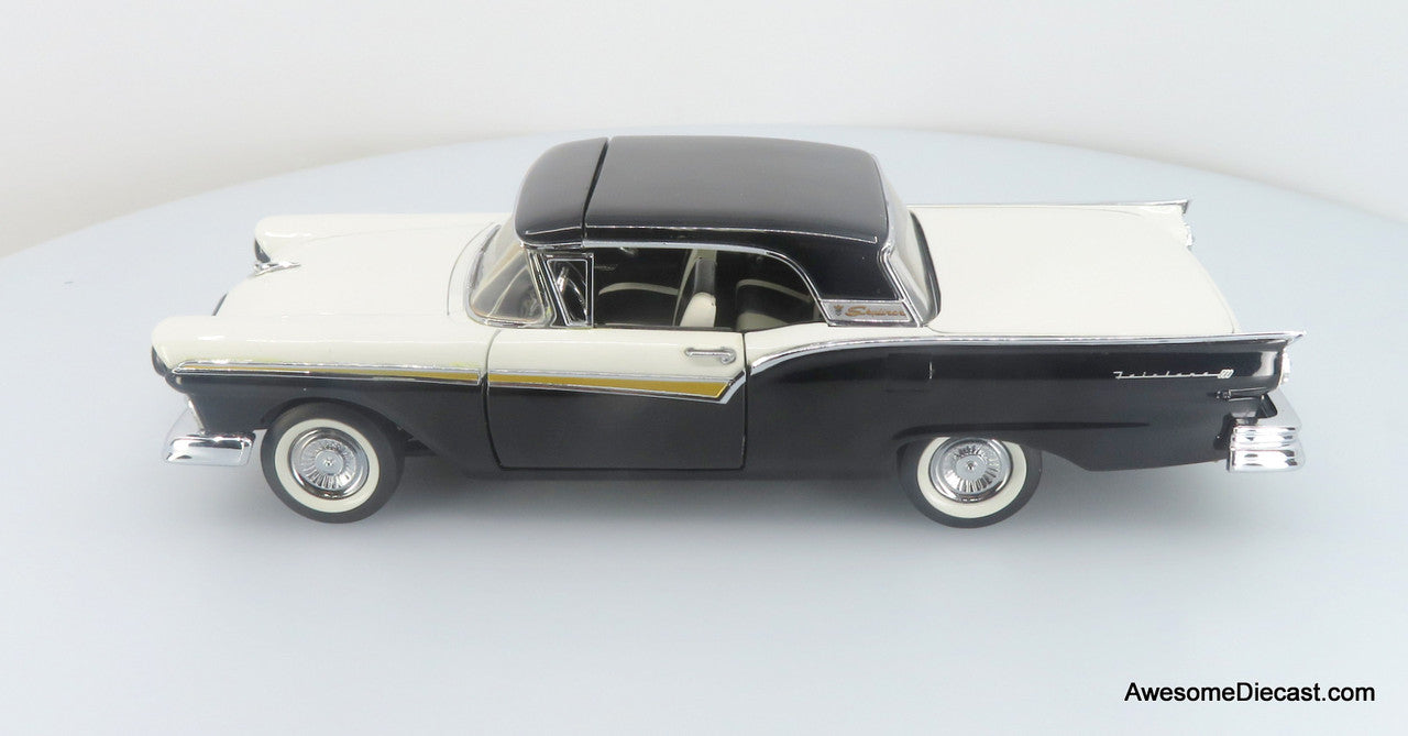 1957 Ford Fairlane 500 Skyliner, Black/White 1:24 Diecast Model Car by Franklin Mint