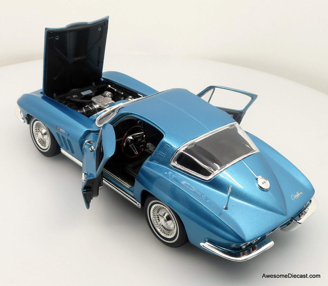 1965 Chevrolet Corvette, Sky Blue 1:18 Diecast Model Car by Maisto