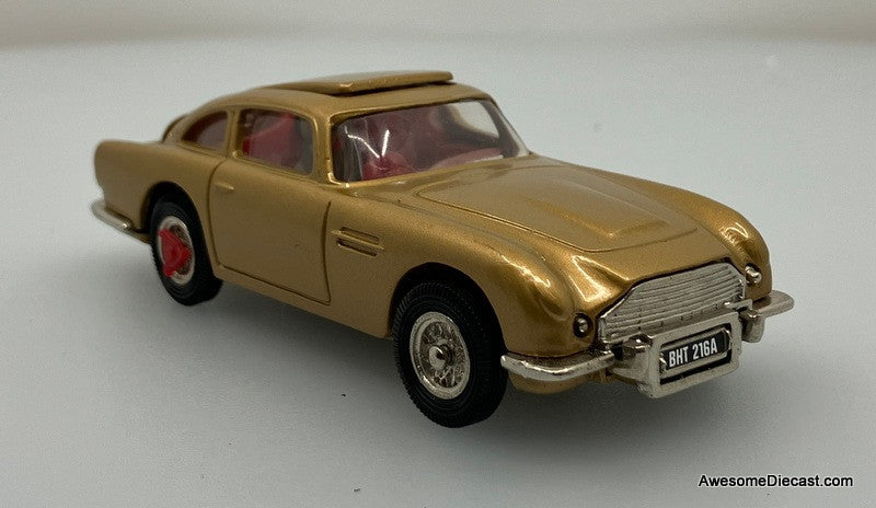 Corgi 1:43 Aston Martin DB5 w/Odd Job Figure: James Bond 007