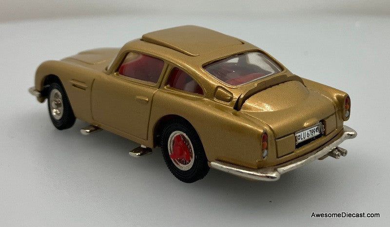 Corgi 1:43 Aston Martin DB5 w/Odd Job Figure: James Bond 007