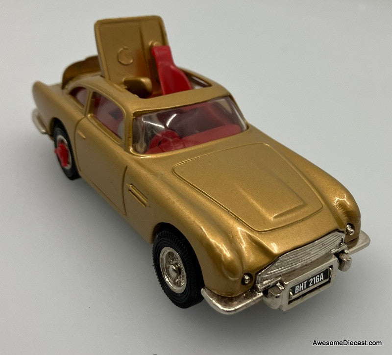 Corgi 1:43 Aston Martin DB5 w/Odd Job Figure: James Bond 007